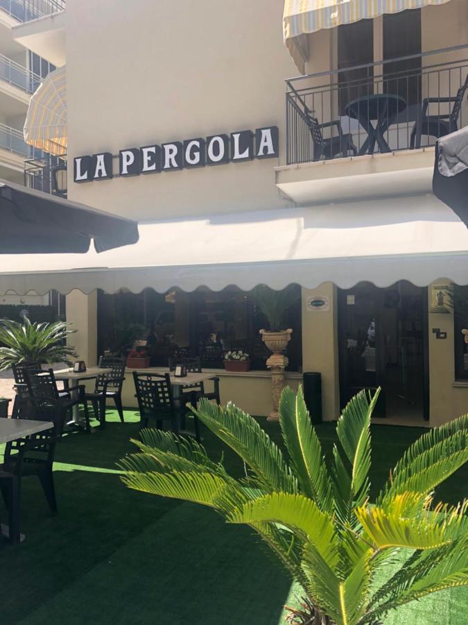 Hotel La Pergola بيلاريا-إيجيا مارينا المظهر الخارجي الصورة