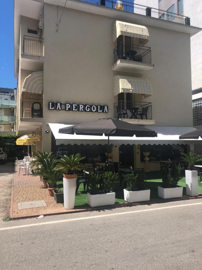 Hotel La Pergola بيلاريا-إيجيا مارينا المظهر الخارجي الصورة